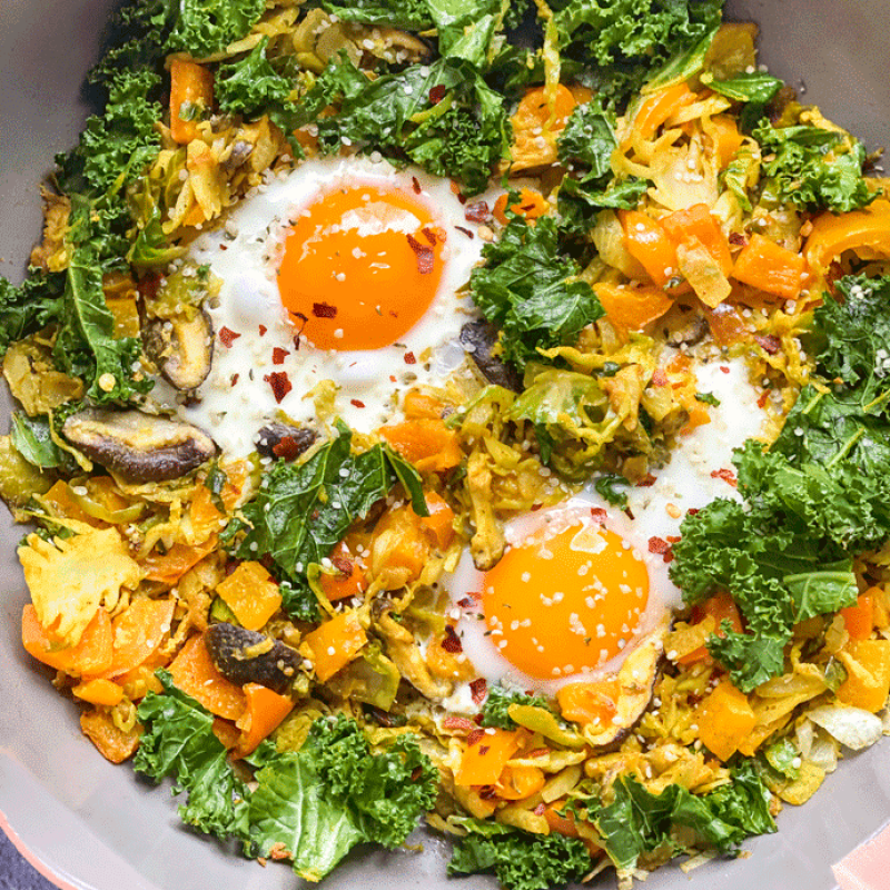 Turmeric Tahini Egg and Kale Hash | GIRLS WHO EAT